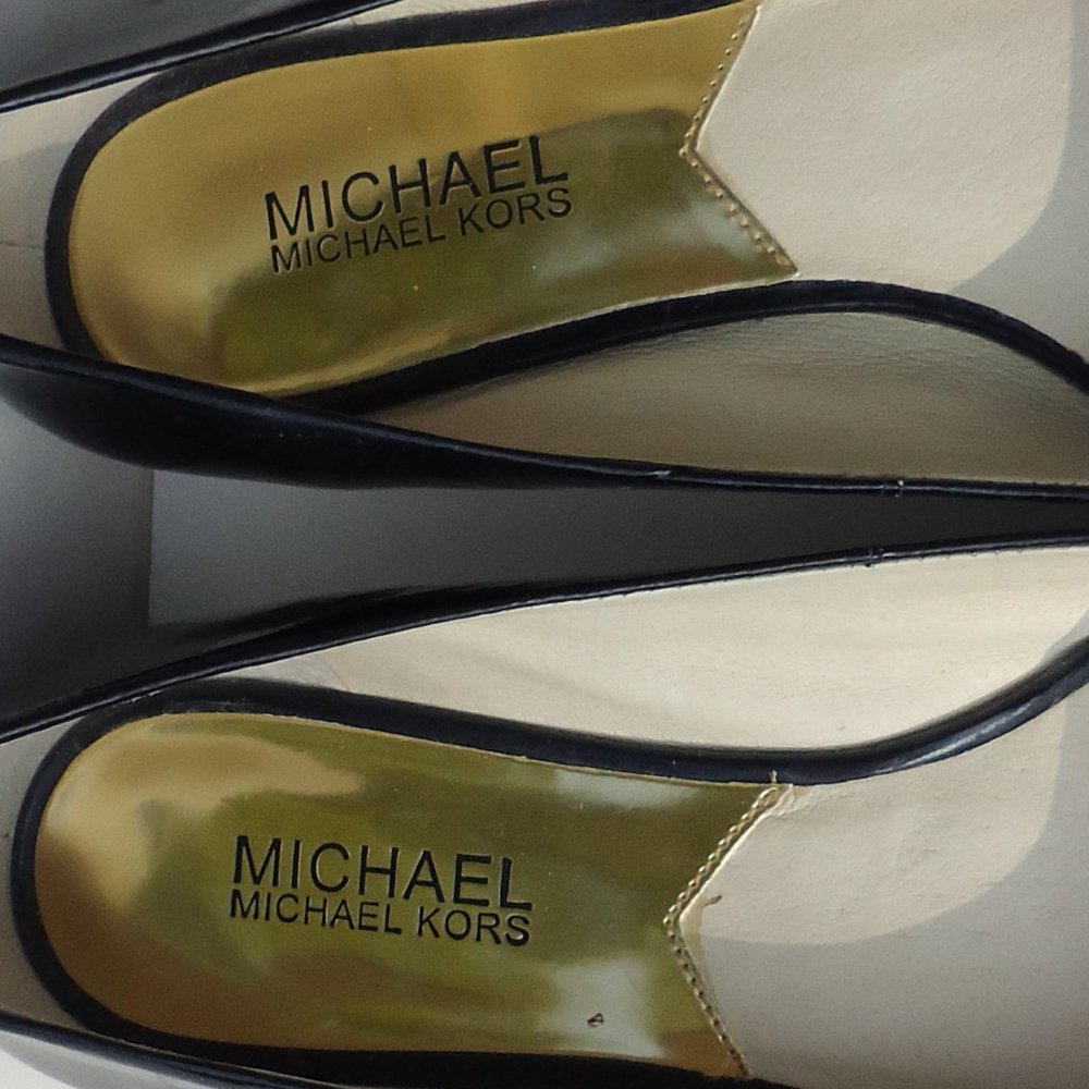 SIZE 7.5M. MICHAEL Michael Kors patent leather shoes. - Picture 15 of 16